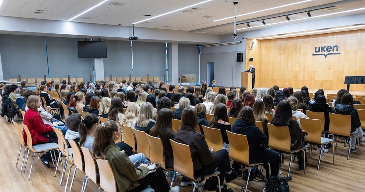 UKEN w Krakowie o zamkniętym kierunku: Nikt nie został na lodzie
