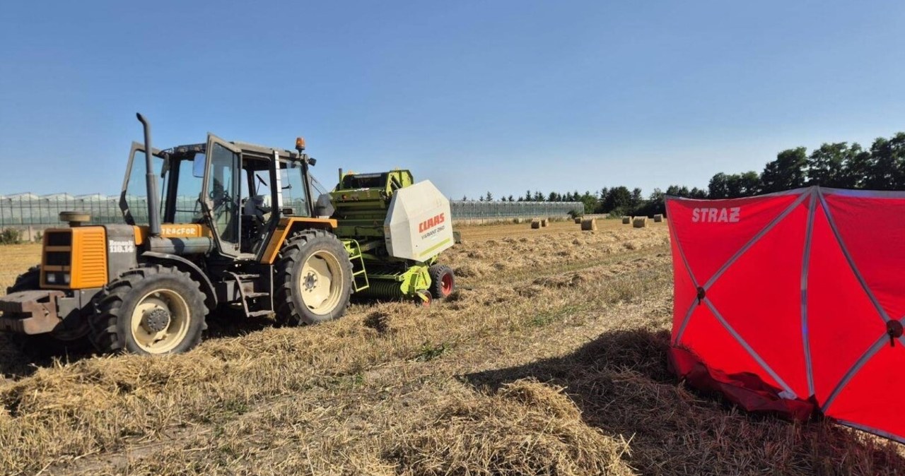 Wciągnęła go prasa do słomy. Tragedia w Łódzkiem