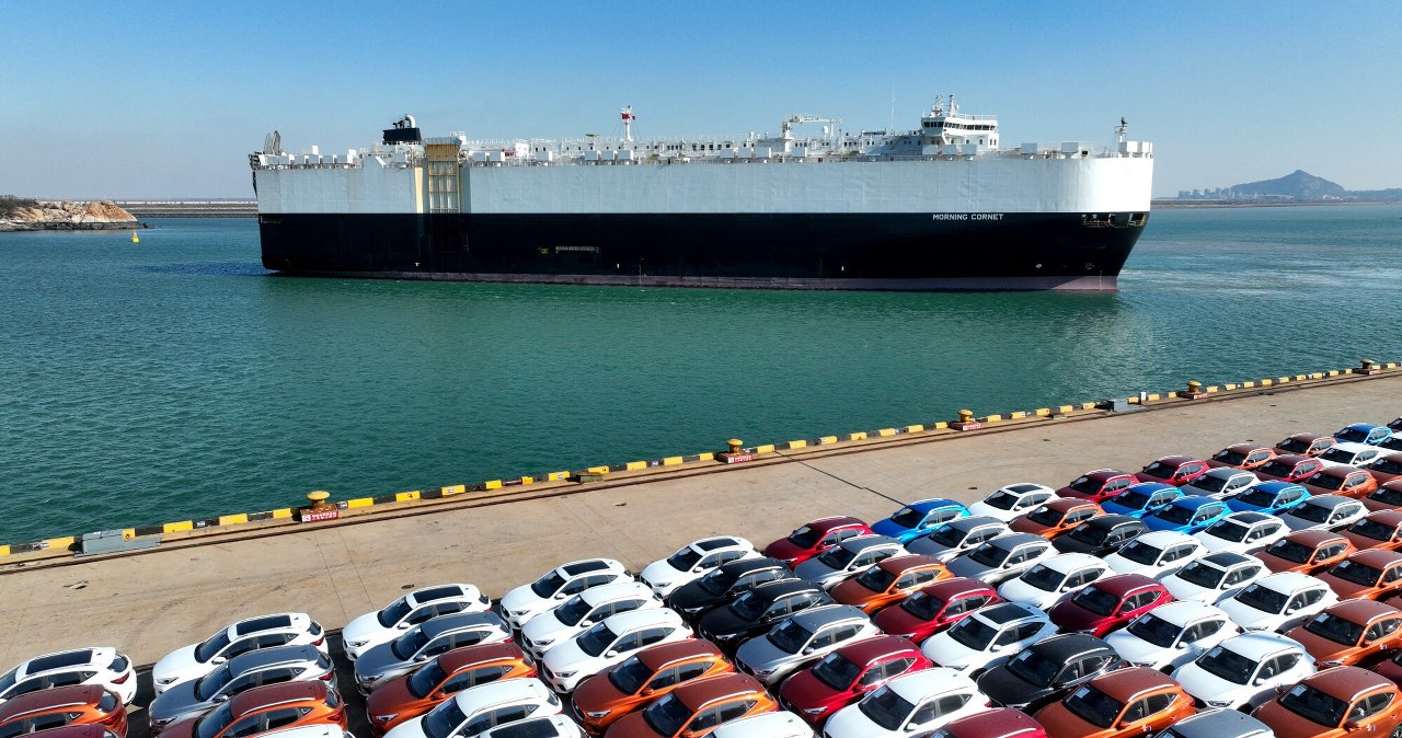 Statki z tysiącami luksusowych aut nie dotarły do Dubaju