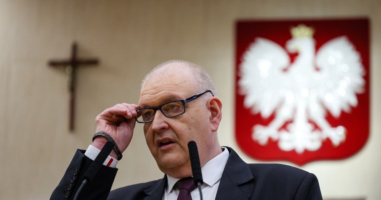 Spór o ślubowanie nowych sędziów TK. Bogdan Święczkowski wyjaśnia