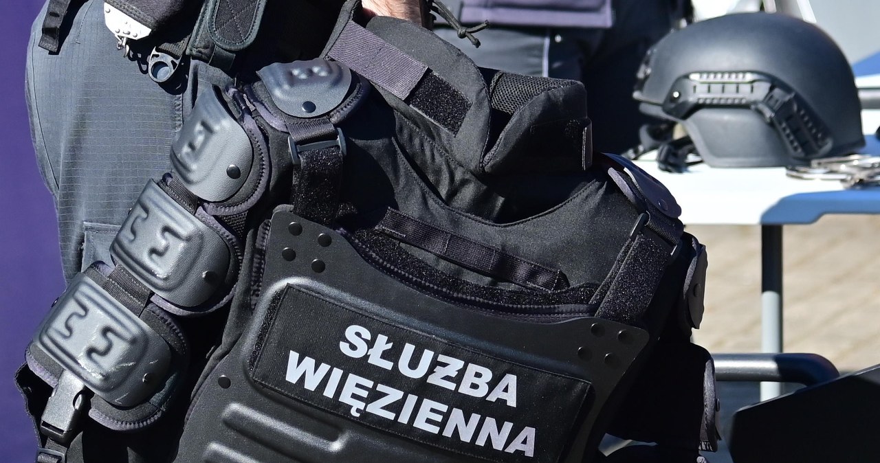 "Czujemy się oszukani".  Funkcjonariusze Służby Więziennej wściekli na rząd