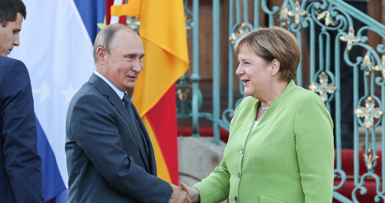 Angela Merkel gani Europę. "Żałuję"
