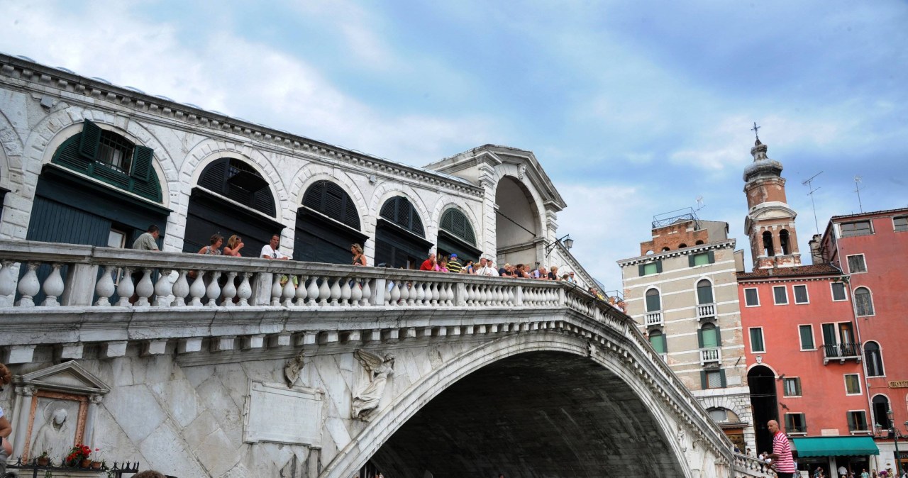 Ukradła łódź w Wenecji i rozbiła ją o marmurową balustradę