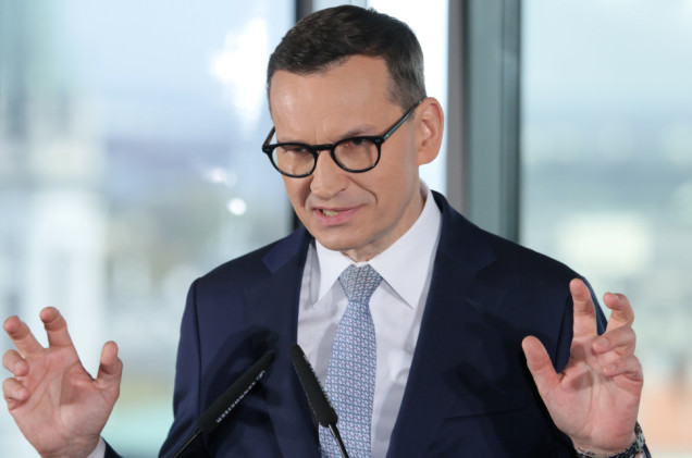 Morawiecki zwrócił się do „intrygantów” w PiS. „Trzymam się kurczowo”