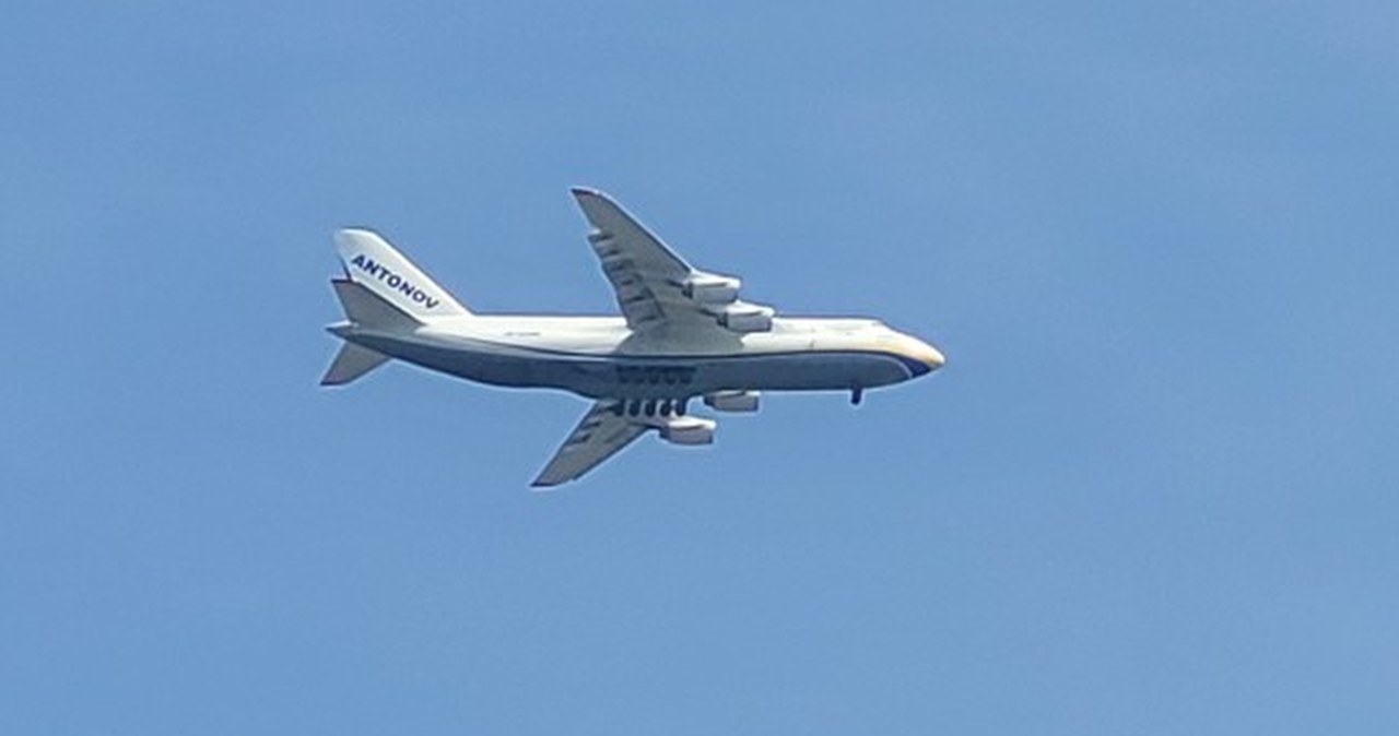 Ukraiński kolos Antonov wylądował w podpoznańskich Krzesinach [ZDJĘCIA]