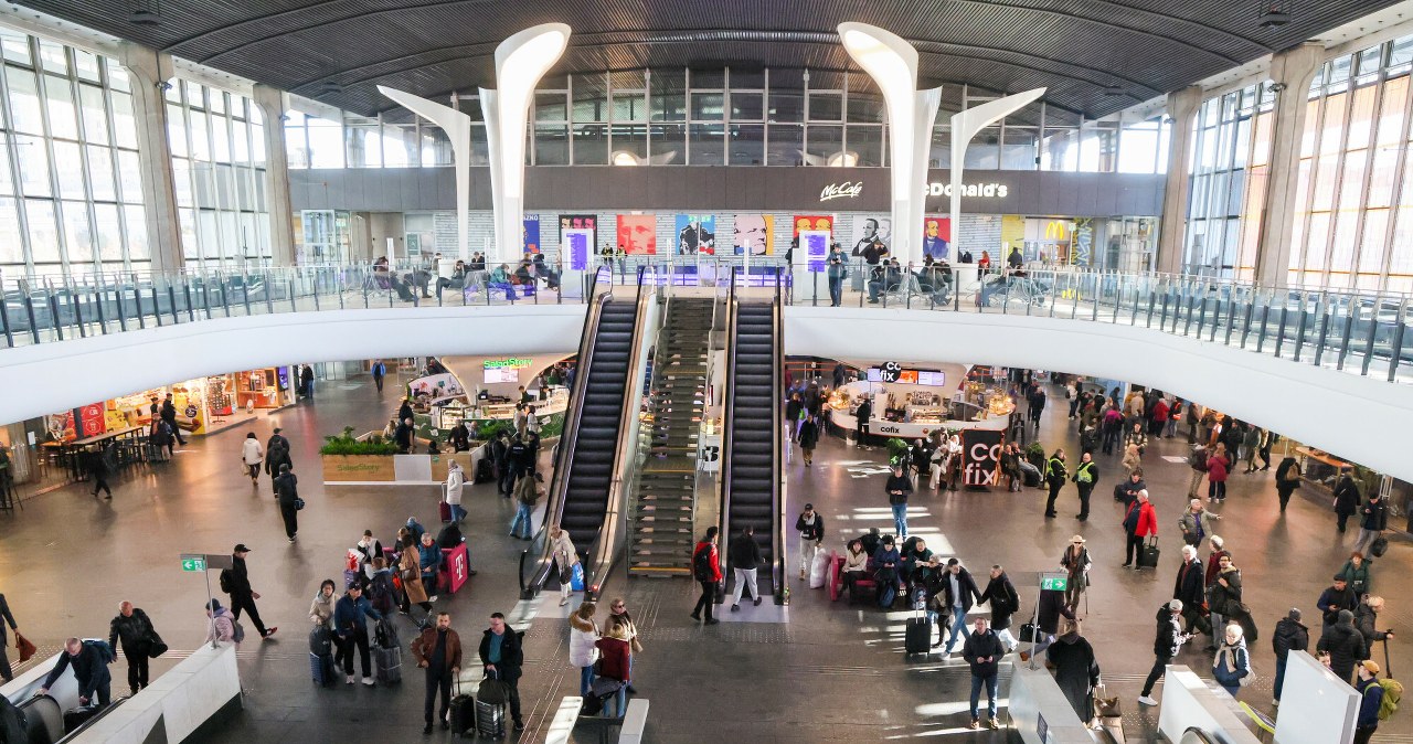 Warszawa Centralna niedostępna dla pasażerów. Szczegóły utrudnień