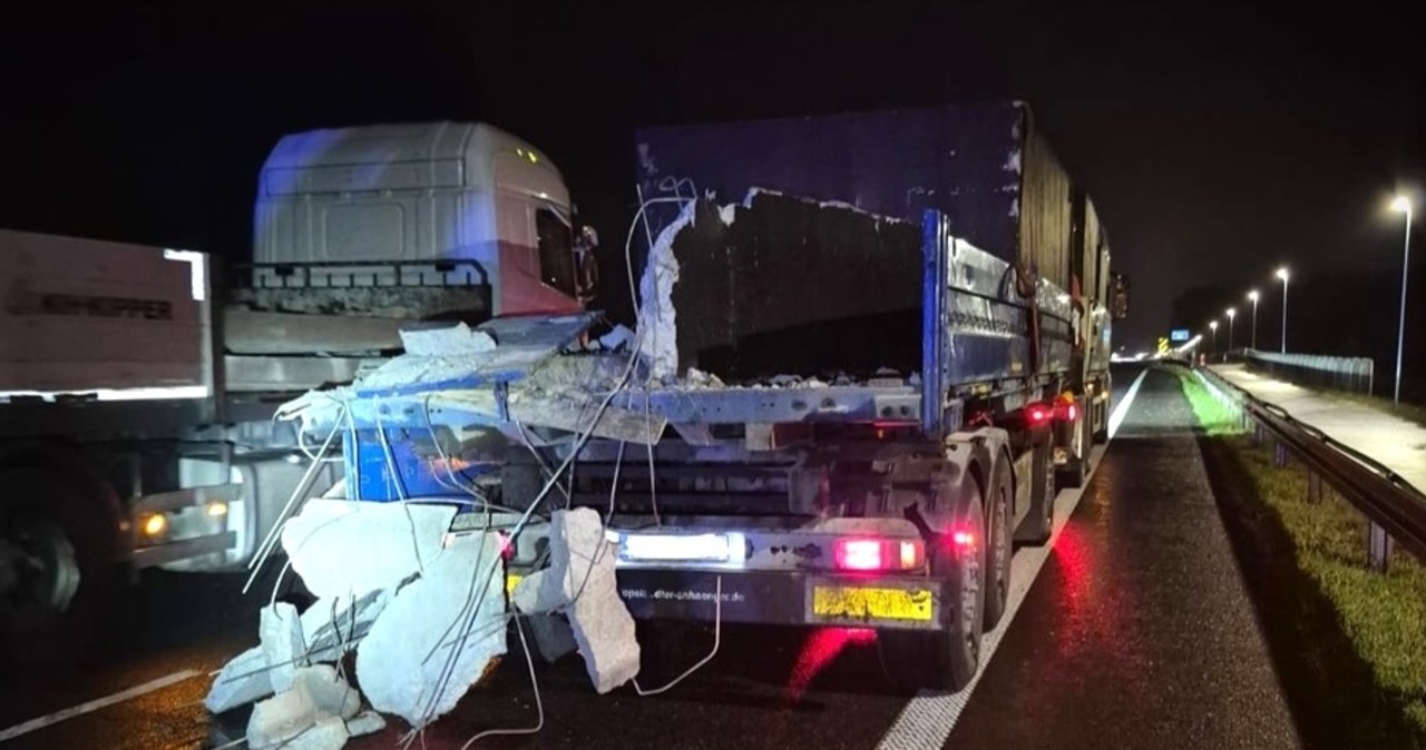 Kilkutonowa konstrukcja runęła na drogę. O krok od tragedii