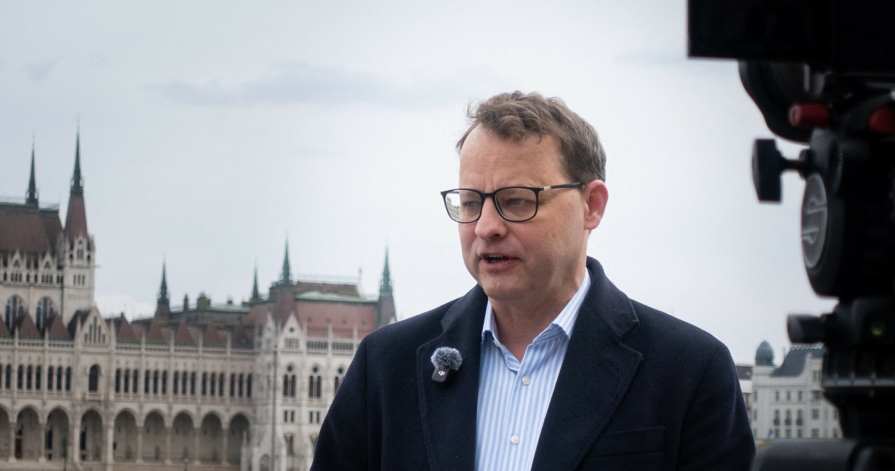 Ustalili, gdzie mieszka Marcin Romanowski. Lokal należy do pracownika Fideszu
