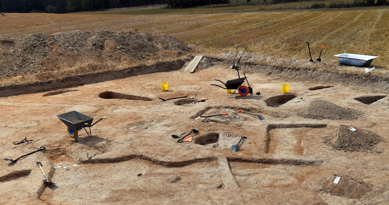 Cmentarzysko sprzed 4 tys. lat pełne grobów młodych kobiet i dzieci