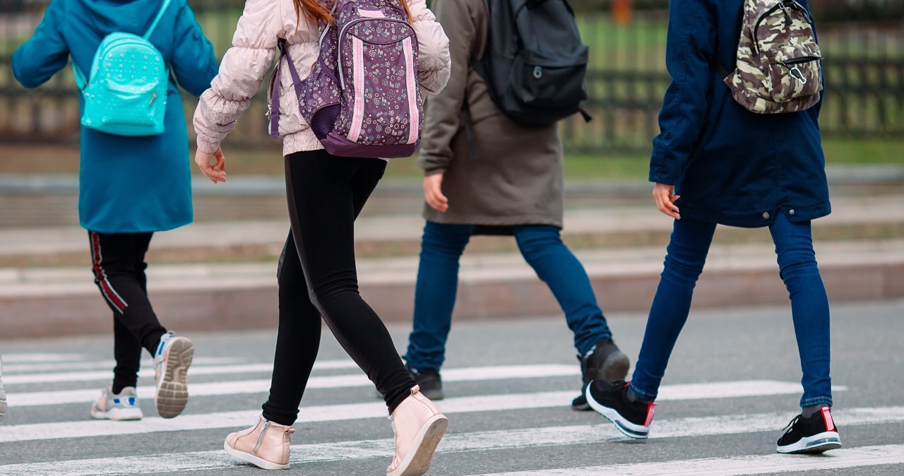 Jeździł czarnym samochodem. Zaczepiał dzieci przed szkołami
