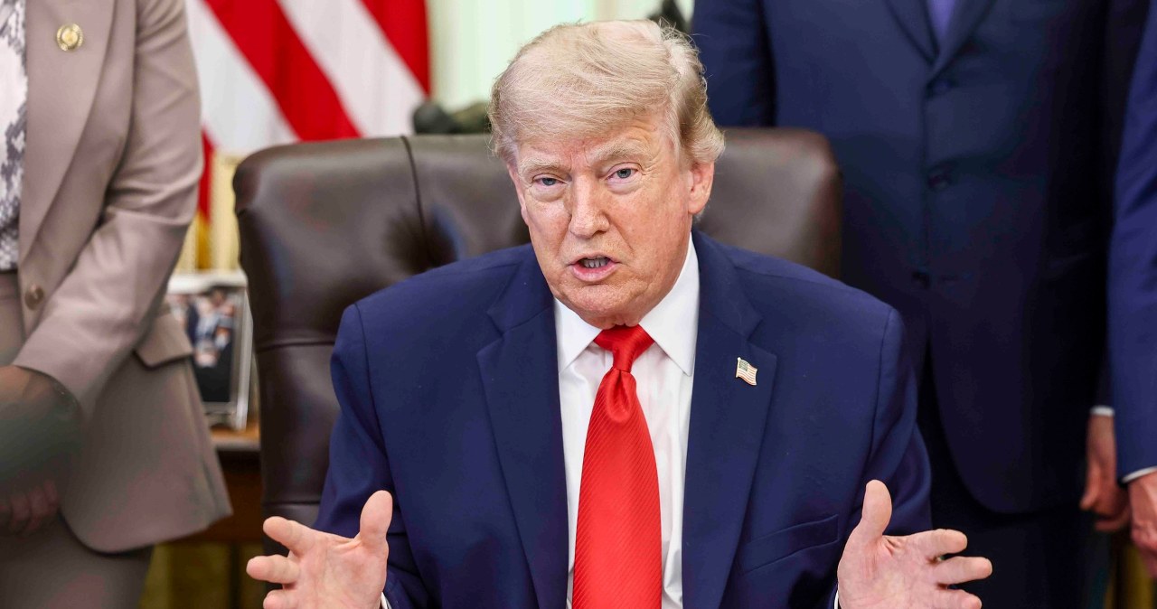 Pokój nastanie w niedzielę? Tak twierdzi Trump, ale Teheran mówi coś innego