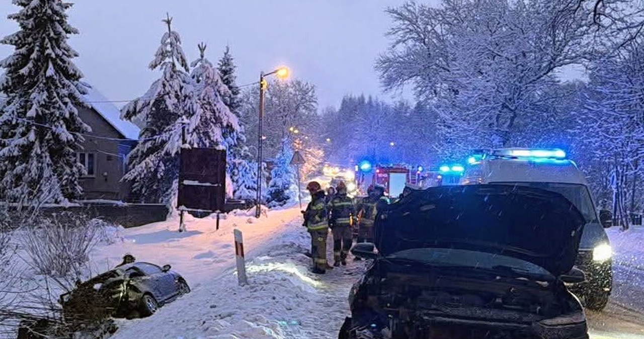 Wypadek w Bojanówce. DK63 całkowicie zablokowana, dwie osoby poszkodowane