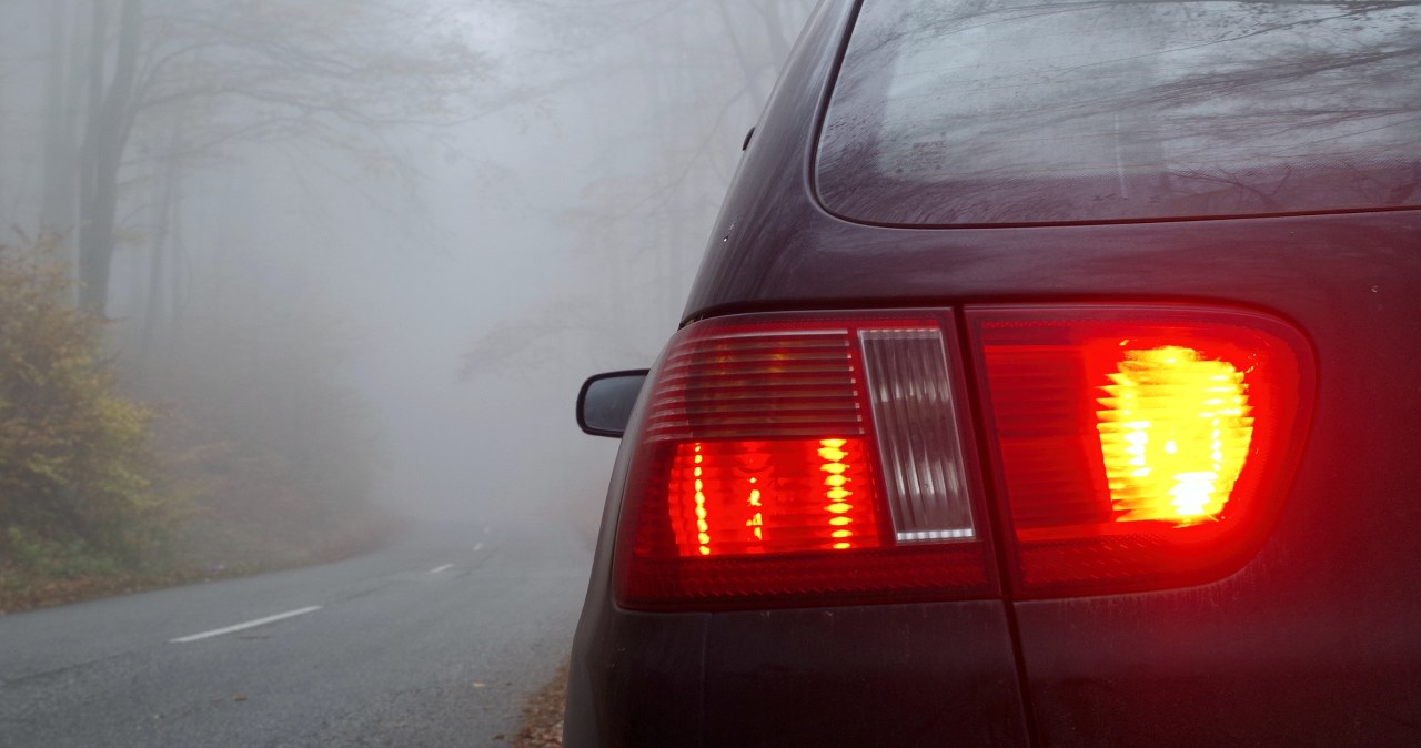 Uwaga kierowcy i nie tylko: Mgły i ślizgawica. Gdzie jest najgorzej?
