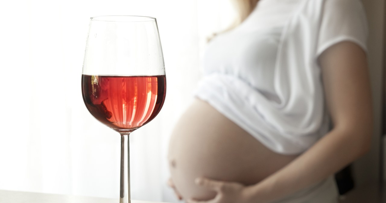 Ciężarna matka zostawiła dzieci bez opieki. Była pijana