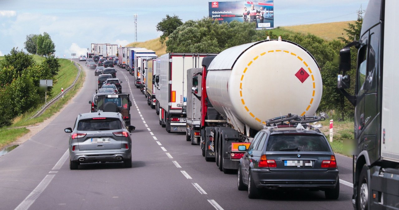 Ogromne korki na granicy. Minister zapowiedział zmianę
