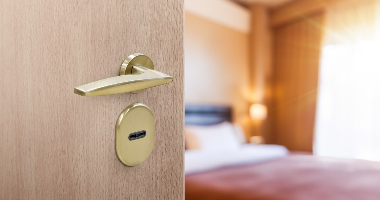 Odwołali jej lot. Noc w hotelu zmieniła się w koszmar