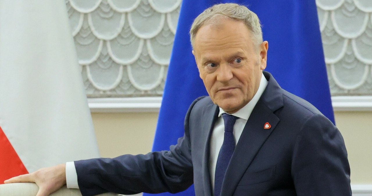 Donald Tusk dostał żółtą kartkę od wyborców. Najnowszy sondaż