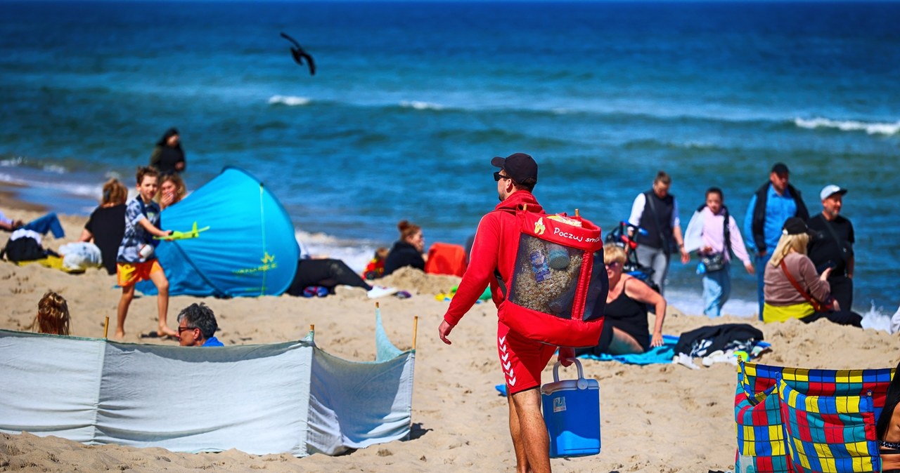 ​Długi weekend bez kąpieli w morzu. Czerwone flagi na wybrzeżu Bałtyku