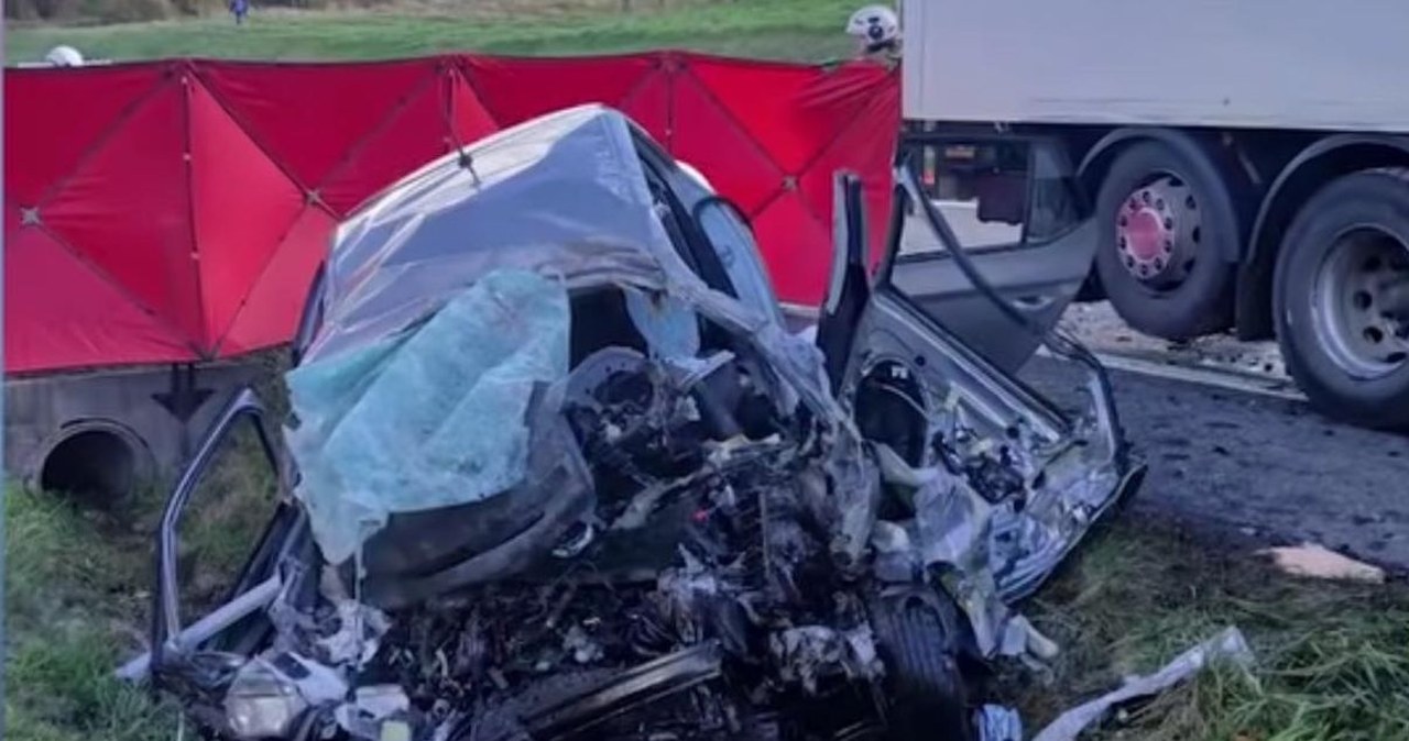 Tragiczny wypadek w Małopolsce. Mężczyzna uwięziony w pojeździe, nie przeżył