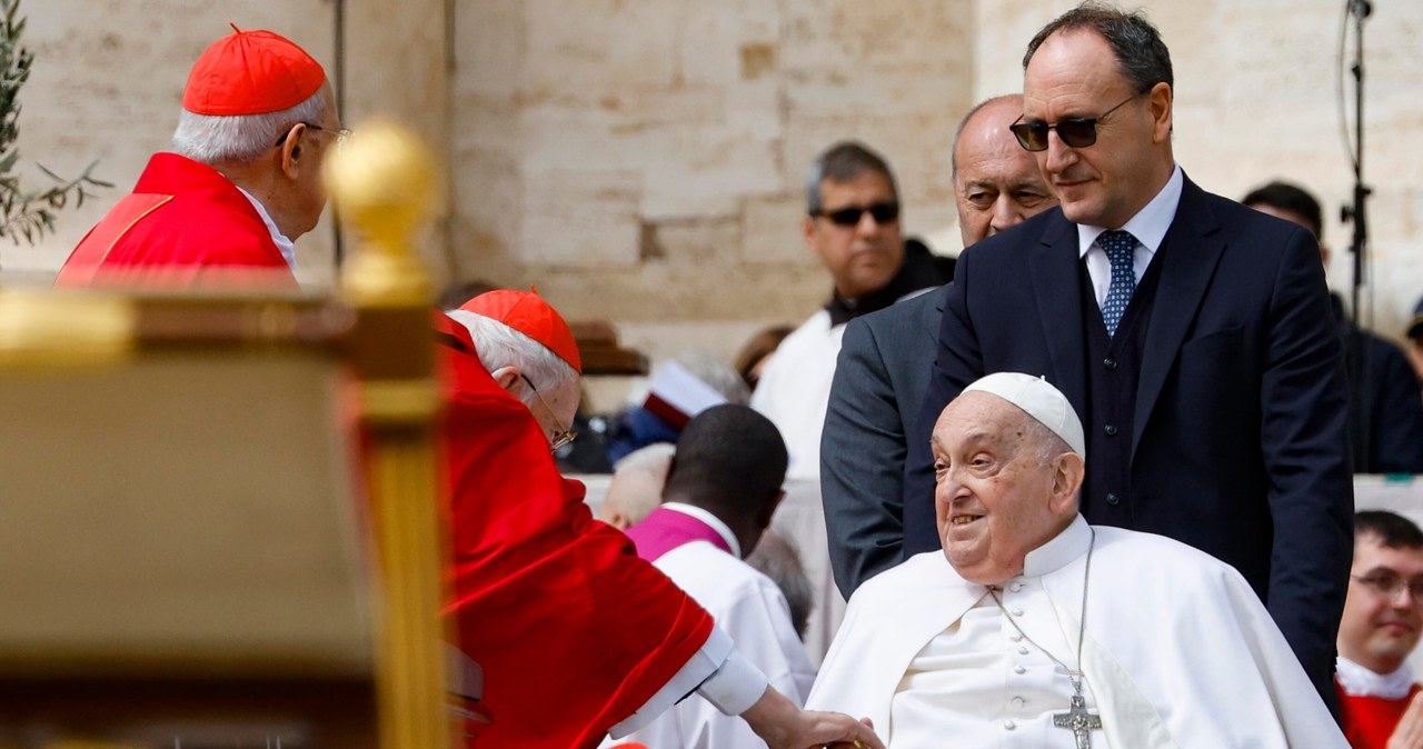 Papież Franciszek na placu św. Piotra: Dobrej Niedzieli Palmowej!