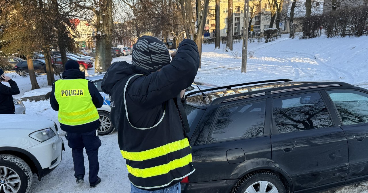 10-latek zderzył się z autem, zjeżdżając z górki. Trafił do szpitala