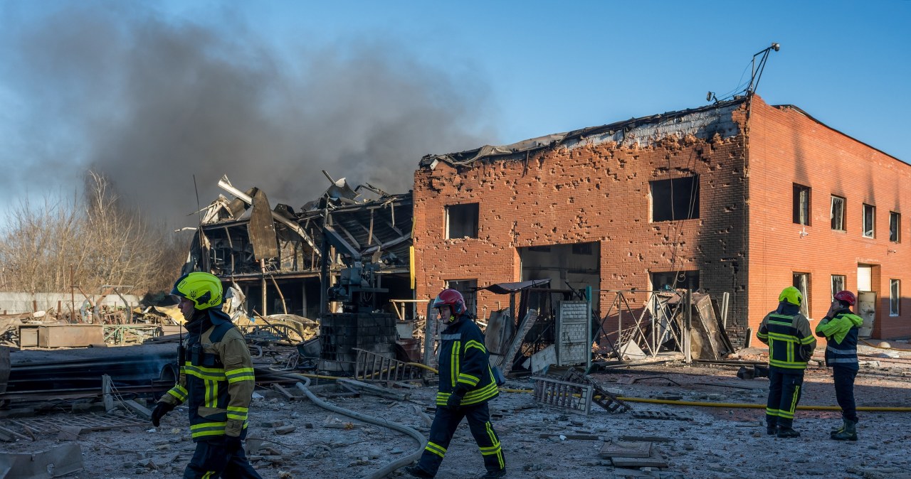 ​Tragiczna sobota w Ukrainie: 500 pocisków poleciało na Kijów, dron uderzył w pociąg