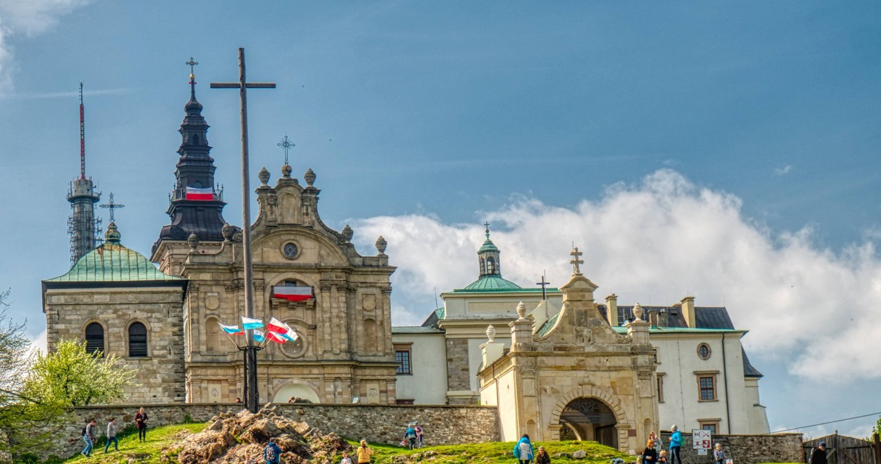 Co skrywają podziemia najstarszego sanktuarium w Polsce? Niezwykłe tajemnice Świętego Krzyża