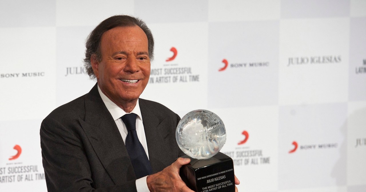 Julio Iglesias "z głębokim smutkiem" odpiera zarzuty