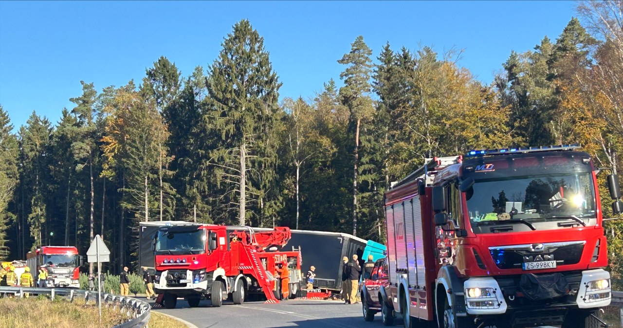 Samochód nauki jazdy zderzył się z ciężarówką. Zginął instruktor