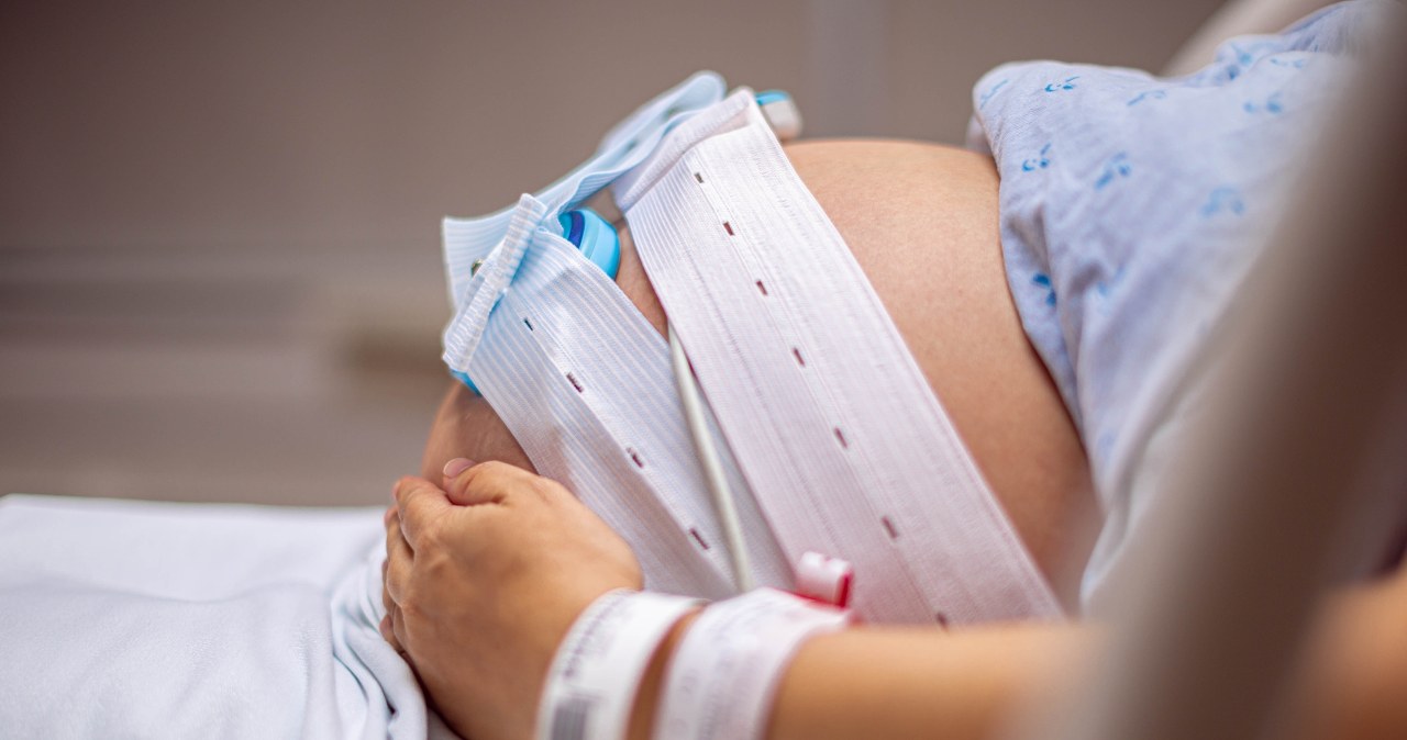 Pacjentka zmarła po cesarskim cięciu. Dwóch lekarzy z zarzutami