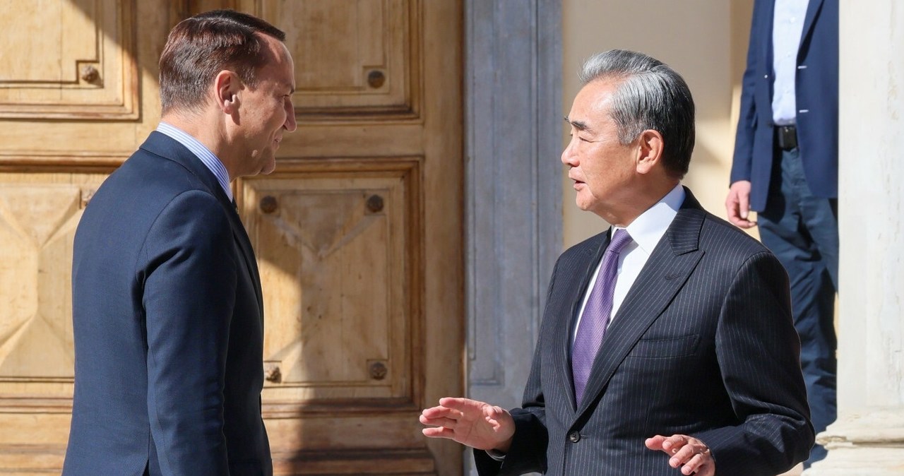 Chiny odpowiadają Sikorskiemu. "To nie my, inni czerpią korzyści"