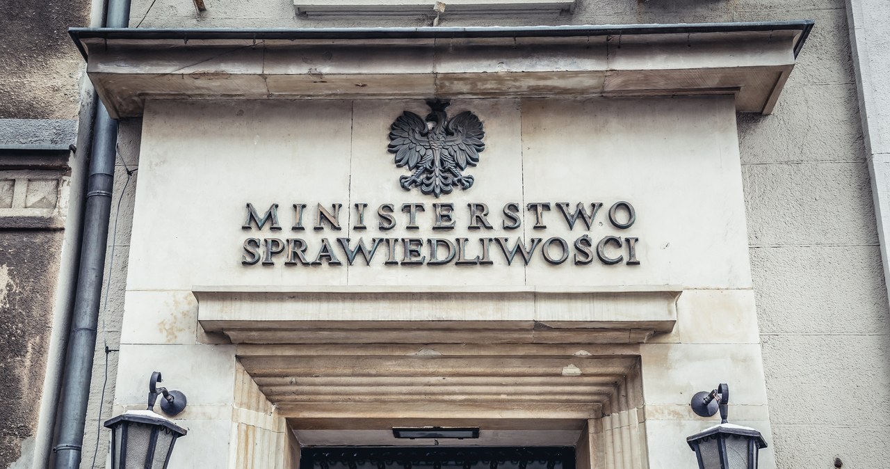 To nie był atak hakerski. Ważne systemy już działają