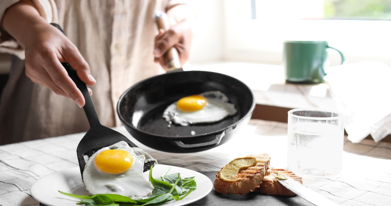 Ilu Polaków codziennie je śniadanie? Znamy wyniki najnowszych badań