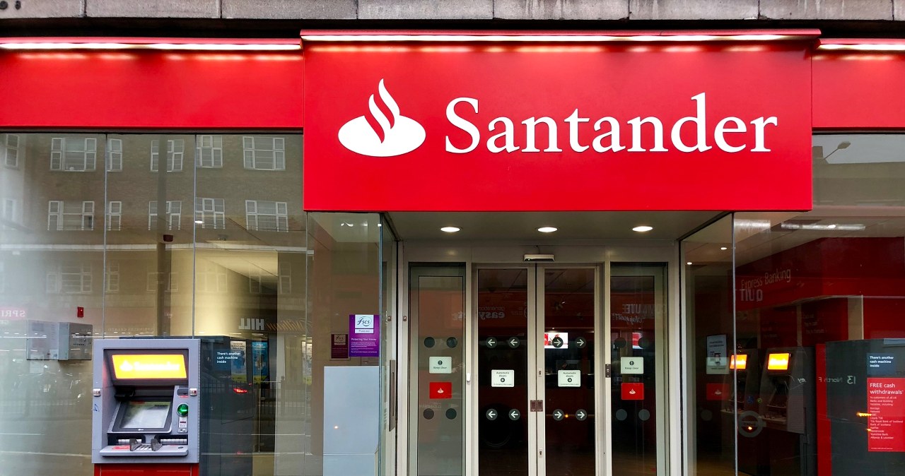 Bank Santander znika z rynku już w najbliższy weekend. Co to oznacza dla klientów?