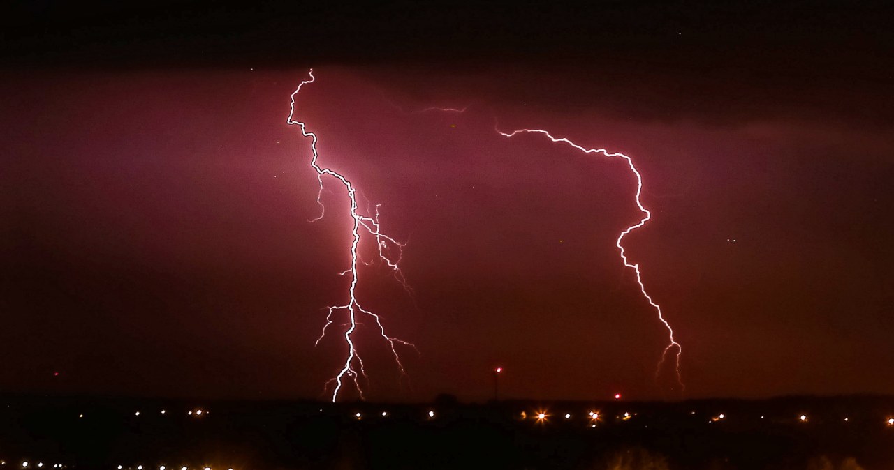 Nadchodzą burze z silnym wiatrem. RCB ostrzega