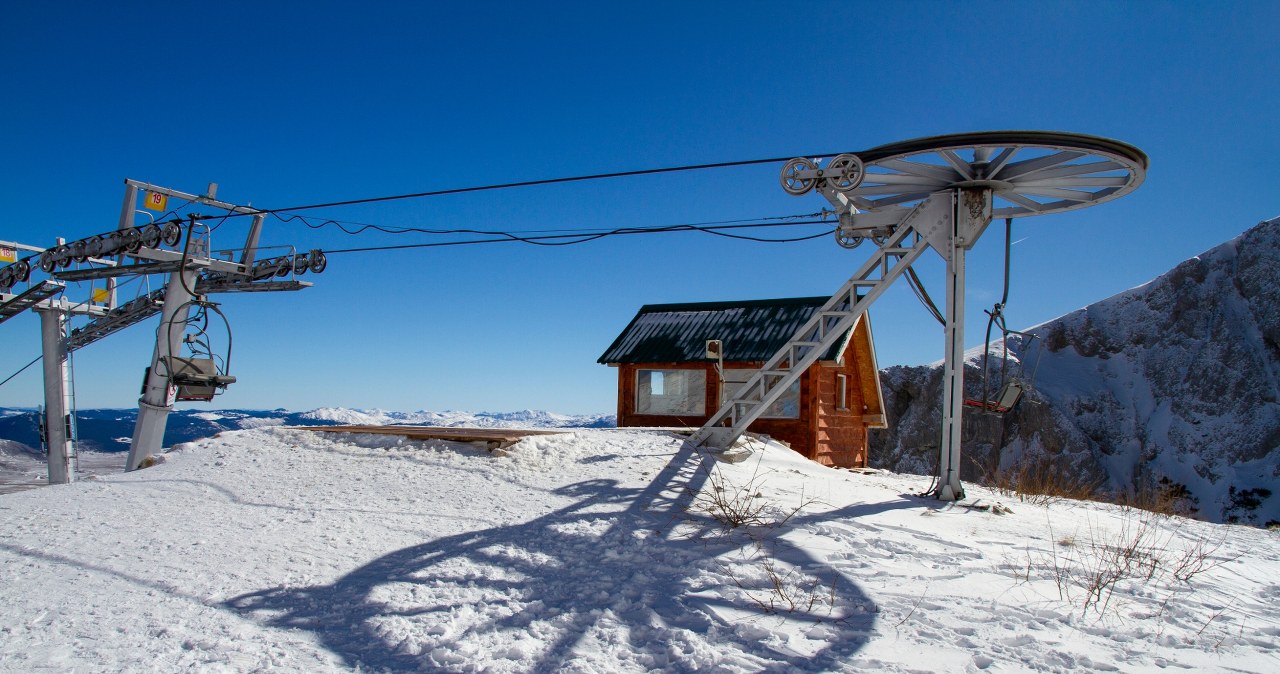 Tragedia na wyciągu w Czarnogórze. Narciarz spadł z 70 metrów
