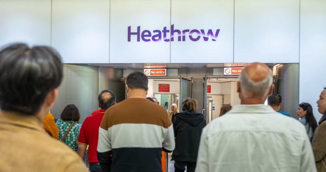Ewakuacja na lotnisku Heathrow. "Masowa histeria"