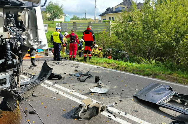 Tragiczna „czołówka” w Pomorskiem. Kierowca osobówki nie miał szans