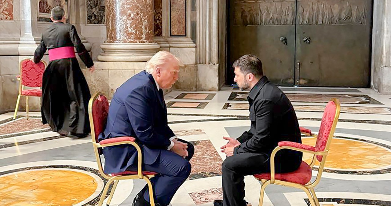 To zdjęcie przejdzie do historii. Zełenski i Trump spotkali się w sercu Watykanu