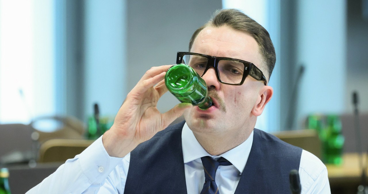 Poseł PiS pędził swoim bmw 200 km/h. Odmówił przyjęcia mandatu