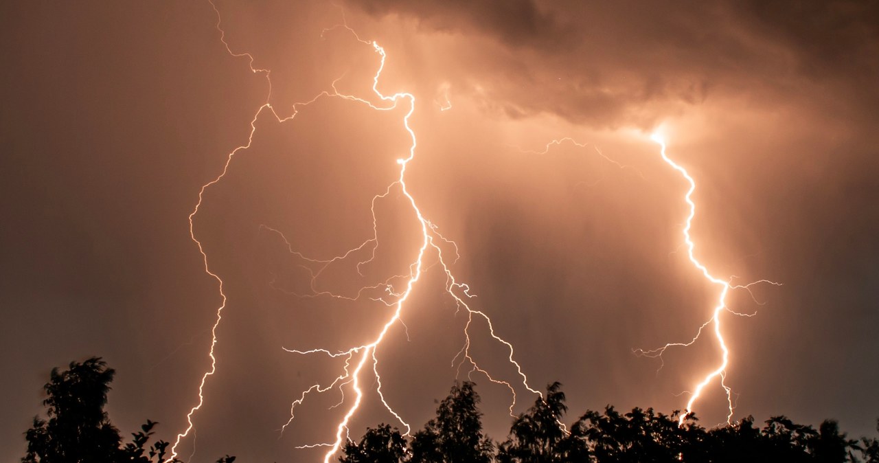 Intensywny deszcz i burze. IMGW ostrzega