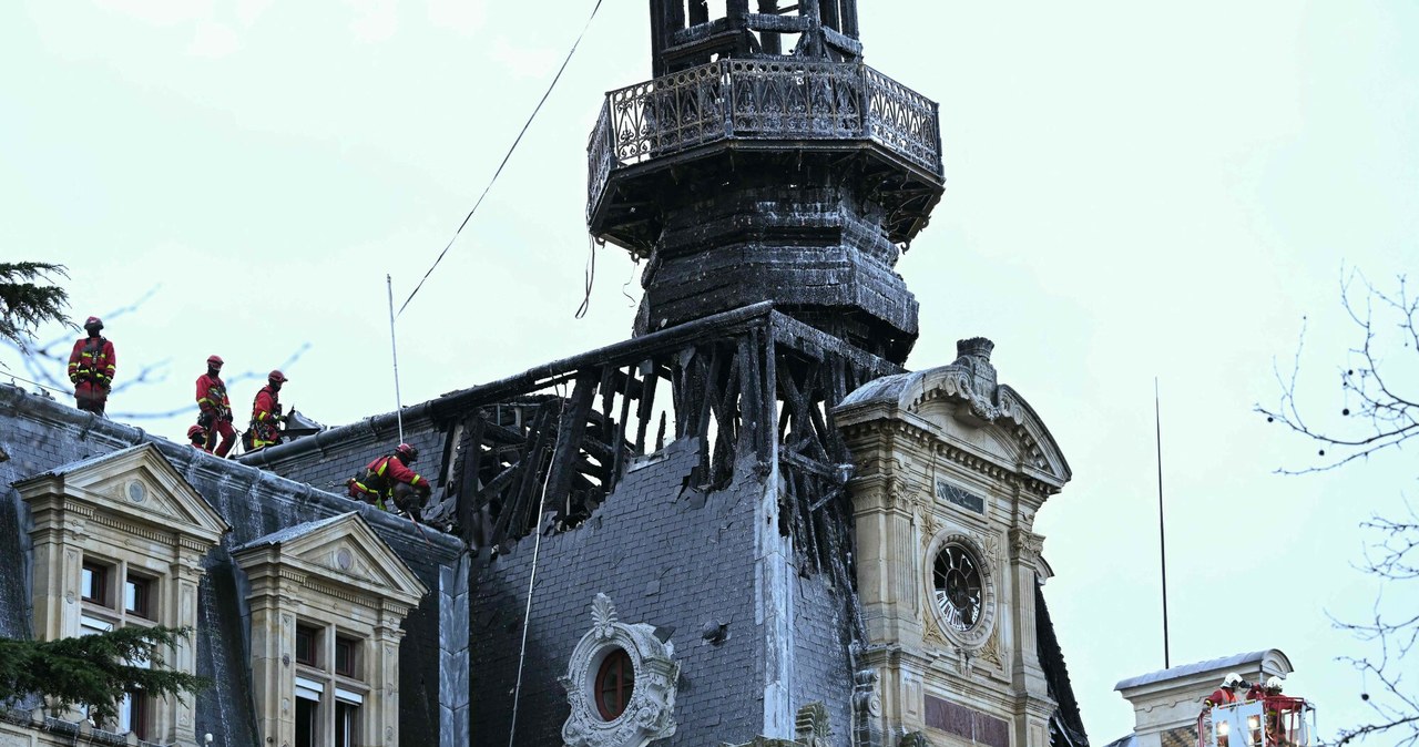 "Sytuacja przypomina Notre-Dam". Pożar zabytkowego ratusza w Paryżu