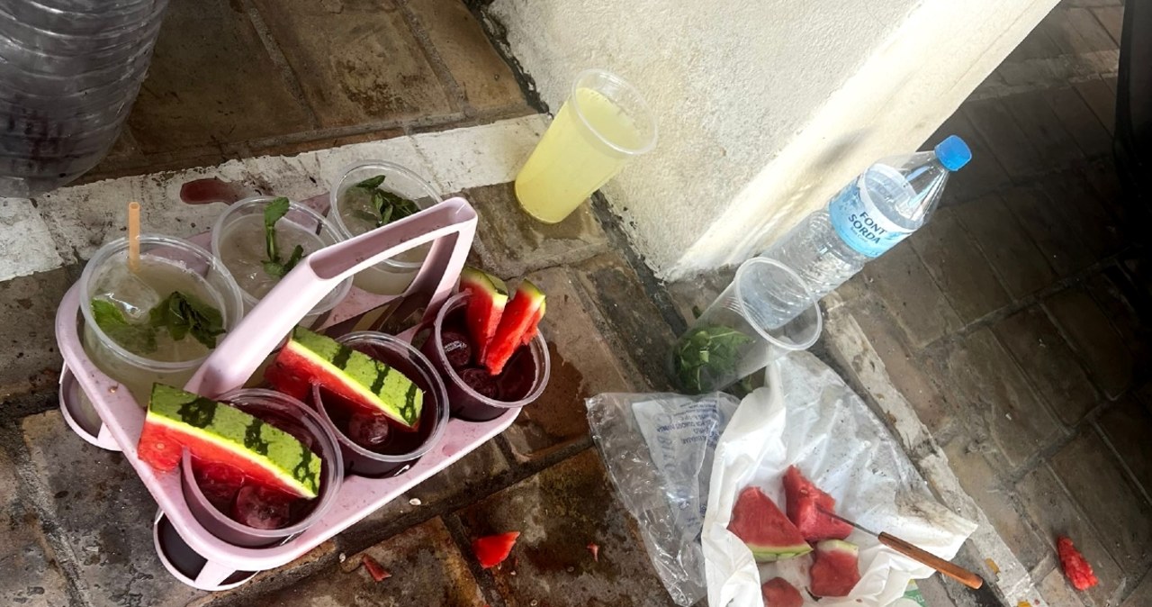 Owoce, alkohol i... brud parkingu. Turysto, uważaj na koktajle na plażach!
