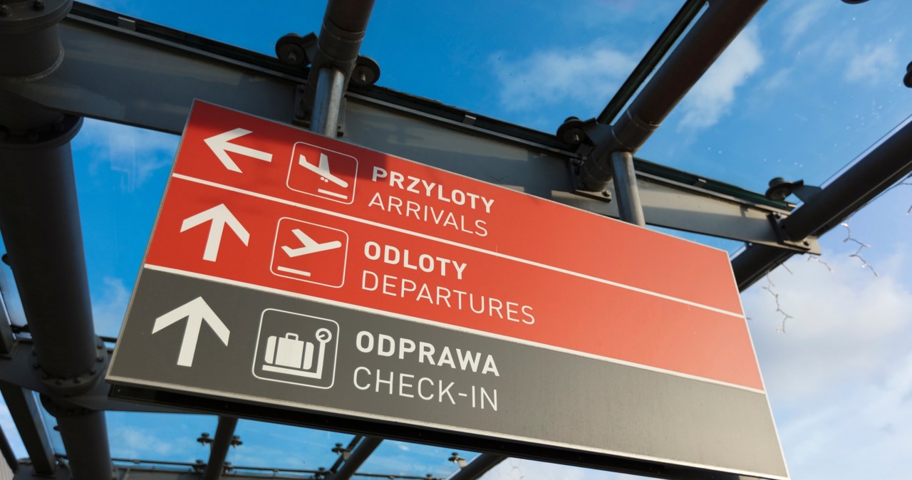 Lotniska w Polsce czasowo zamknięte. "Nieplanowana aktywność wojskowa"