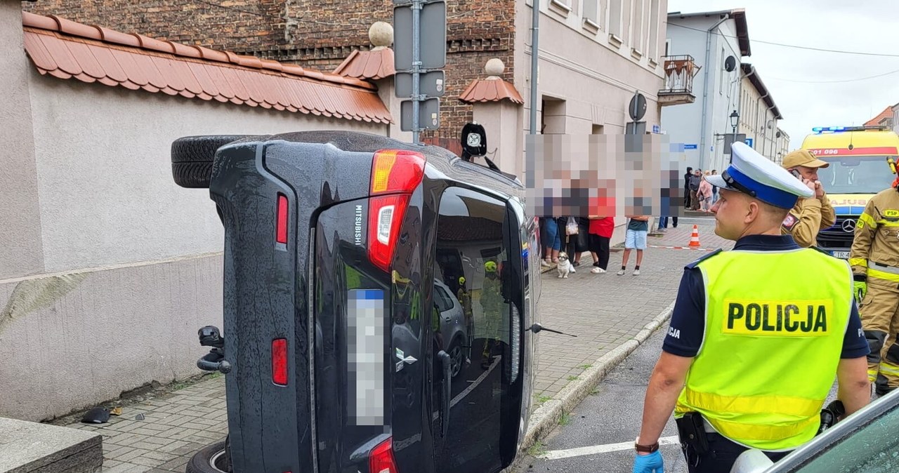 Wjechał na chodnik, potrącił nastolatki. Co ze sprawcą wypadku w Chełmnie?