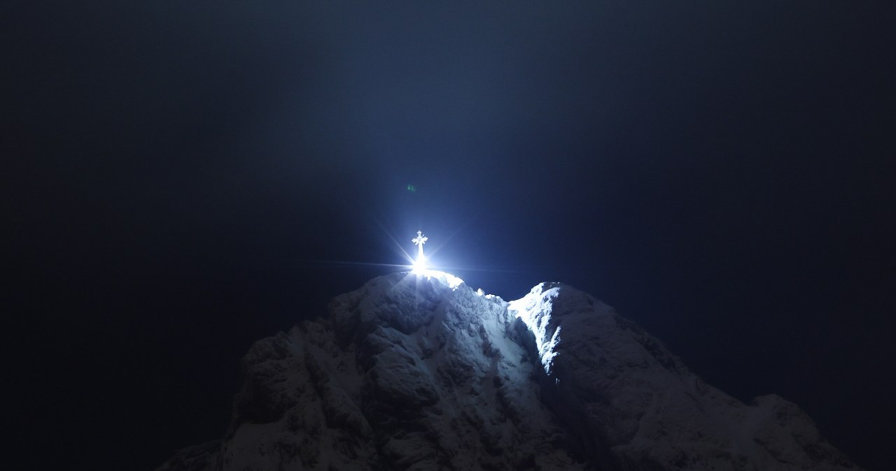 Krzyż na Giewoncie w rocznicę śmierci papieża. Jest ważna decyzja TPN