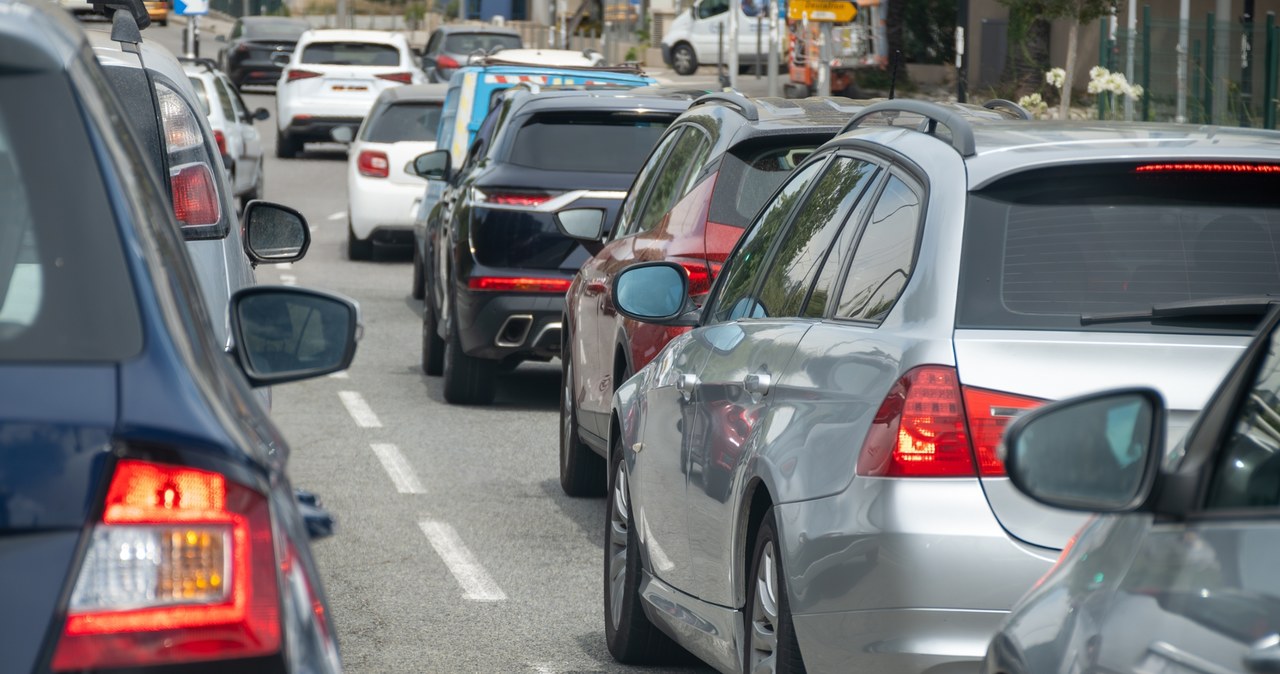 Pielgrzymi sparaliżują drogi w Małopolsce. Utrudnienia dla kierowców w ten weekend