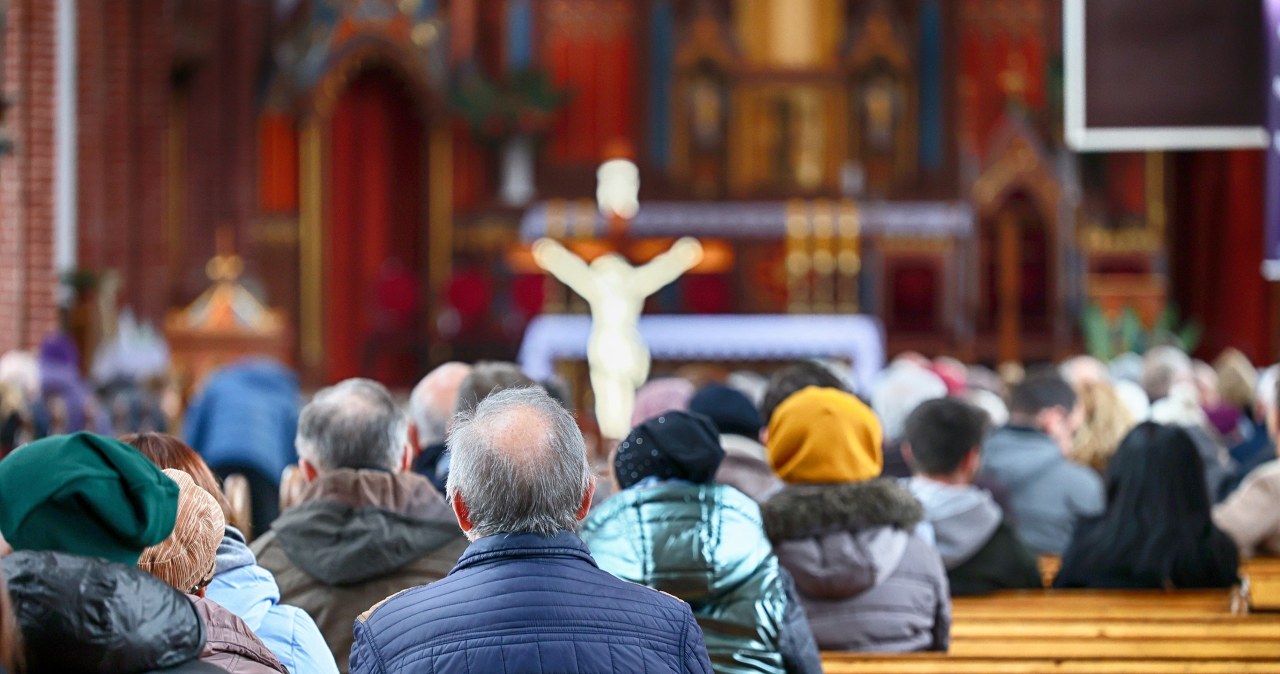 Nie wiesz, czy musisz iść na mszę 1 i 2 listopada? Odpowiadamy