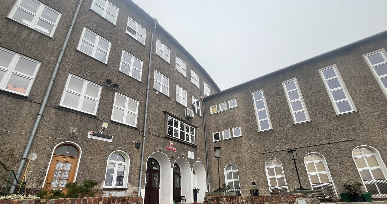 Szkoła, która dała schronienie podczas powodzi, potrzebuje ratunku