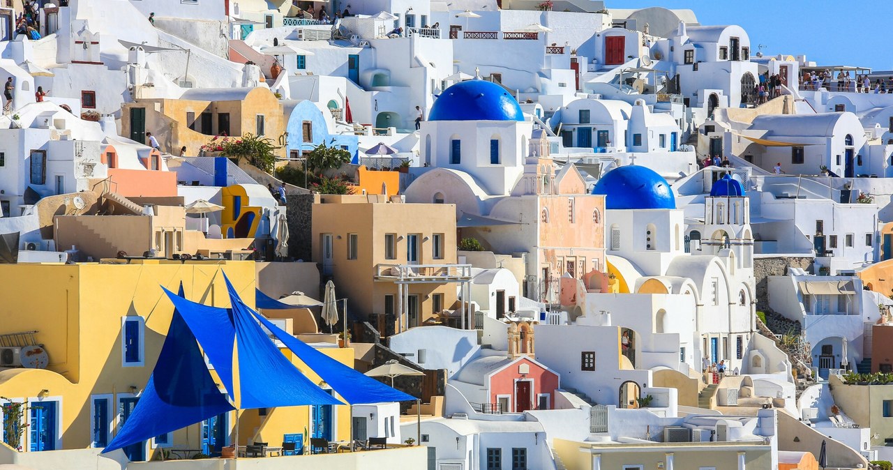 W pośpiechu wyjeżdżają z Santorini. Kilkaset wstrząsów ziemi